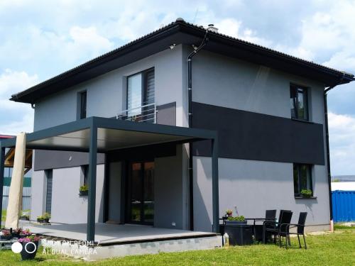 BIOKLIMATICKÁ PERGOLA PORTOFINO V PLZNI