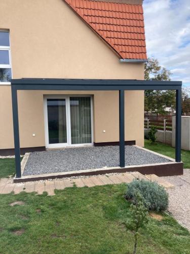 PERGOLA LIGURE S POLYKARBONÁTOVOU STŘECHOU