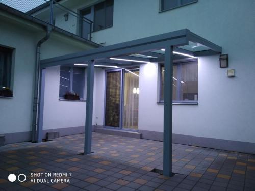 PERGOLA RAPALLO S PROSKLENOU STŘECHOU LYSICE